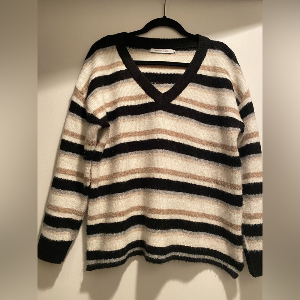 EVEREVE Stitches & stripes super soft V-neck sweater size S